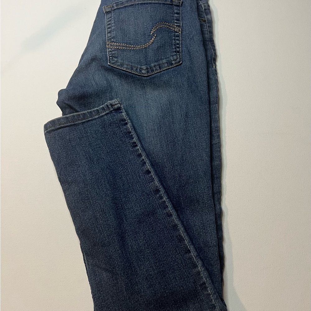EUC Women's Signature Levi Modern Skinny Size 6/27" Inseam (A2)